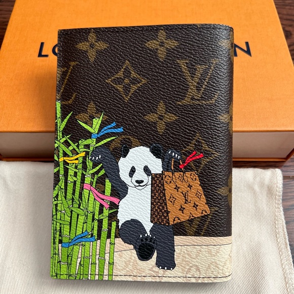 SOLD Authentic Louis Vuitton Passport Cover - Picture 2 of 5